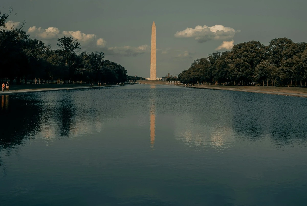 washington monument reflecting pool