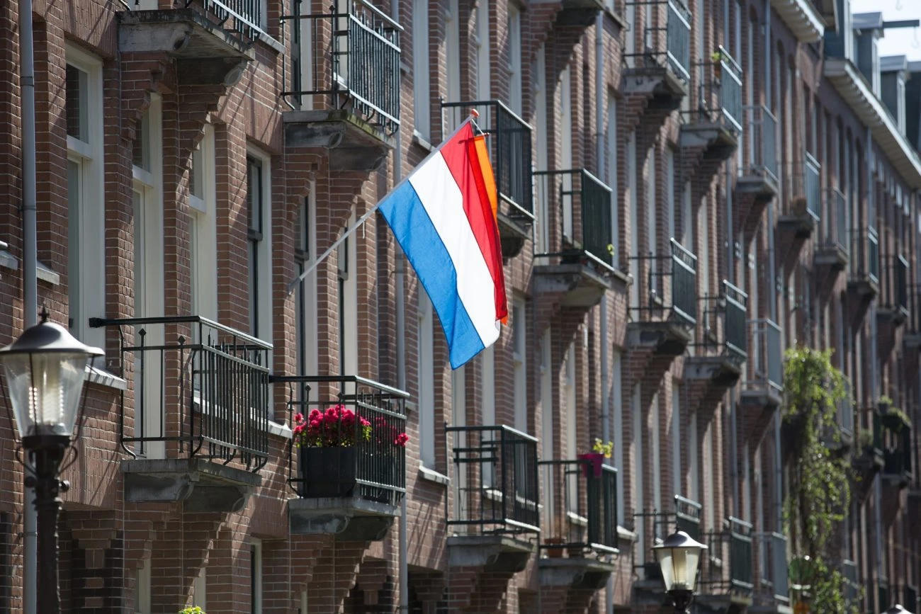 Dutch flag waving from a flat as Netherlands gambling tax rise falls short of revenue targets