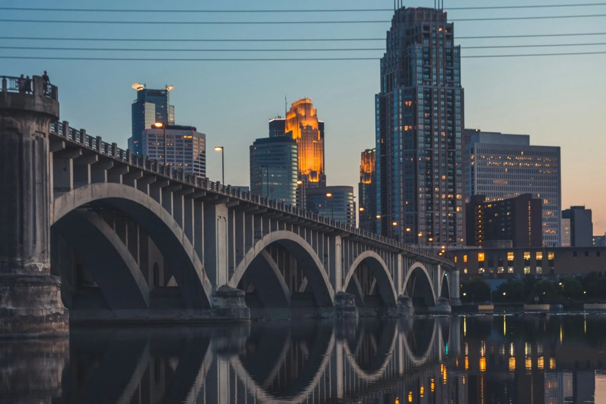 minneapolis at dusk bridge