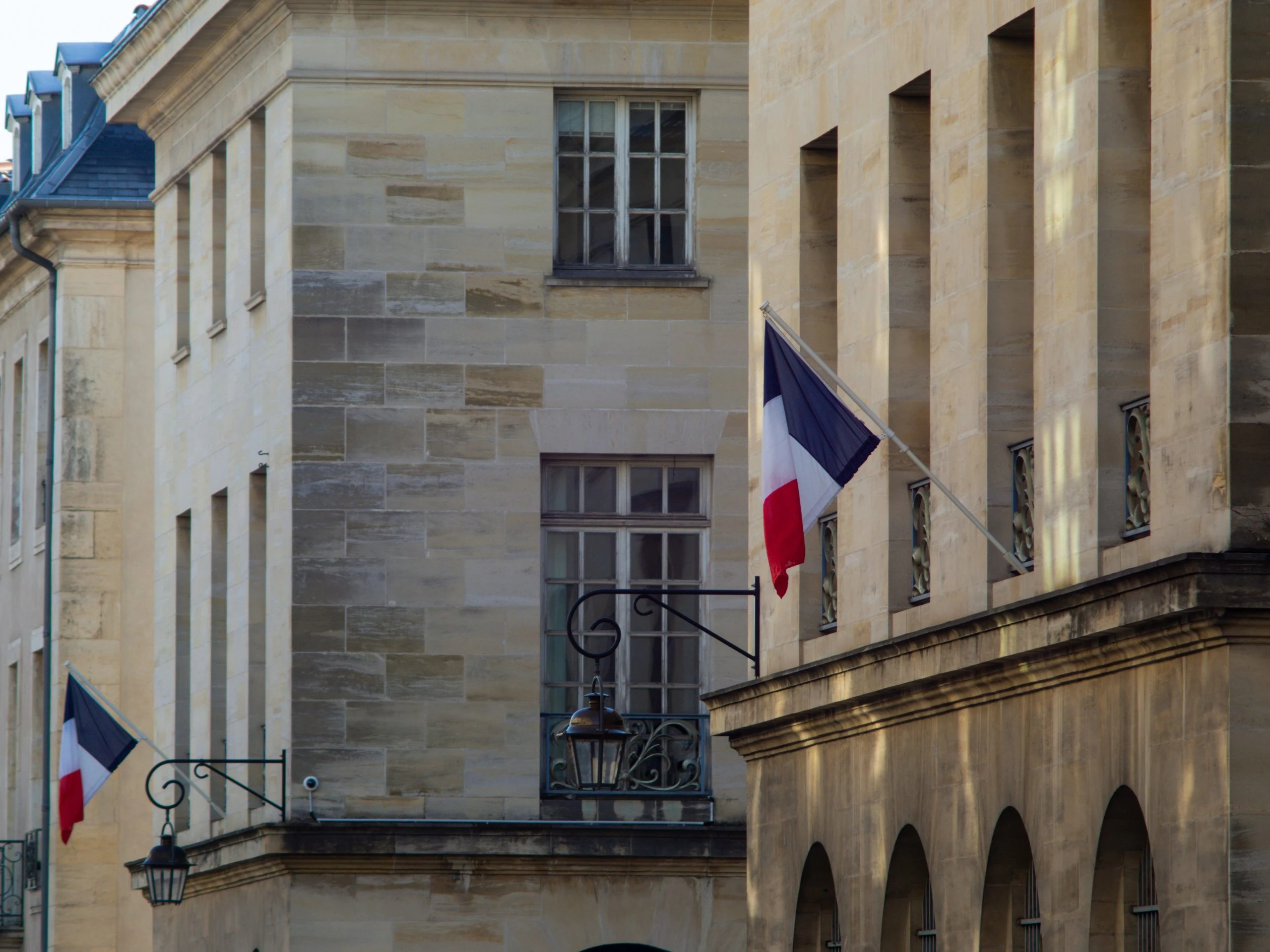 French sanctions committee fines sports betting operator €20,000 over asset-freezing failures
