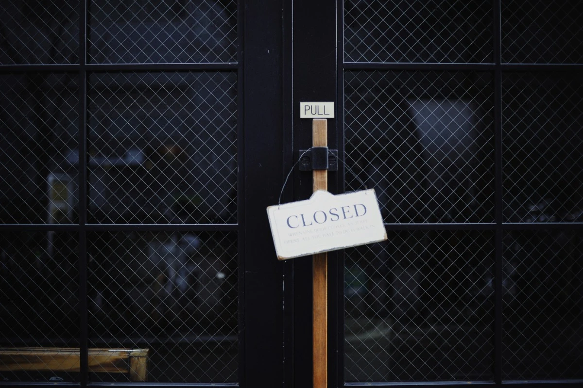 closed sign on chain link fence