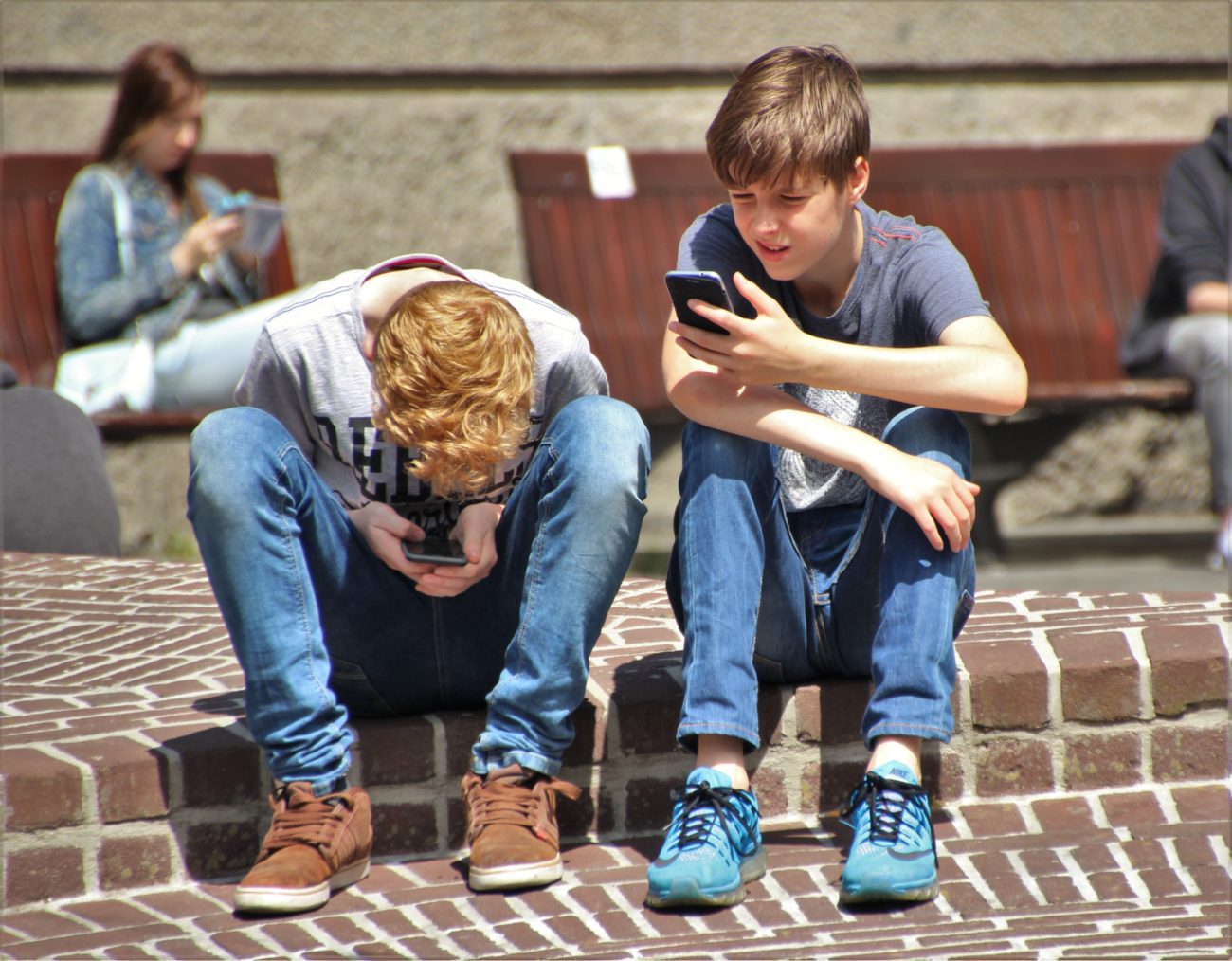 boys with phones