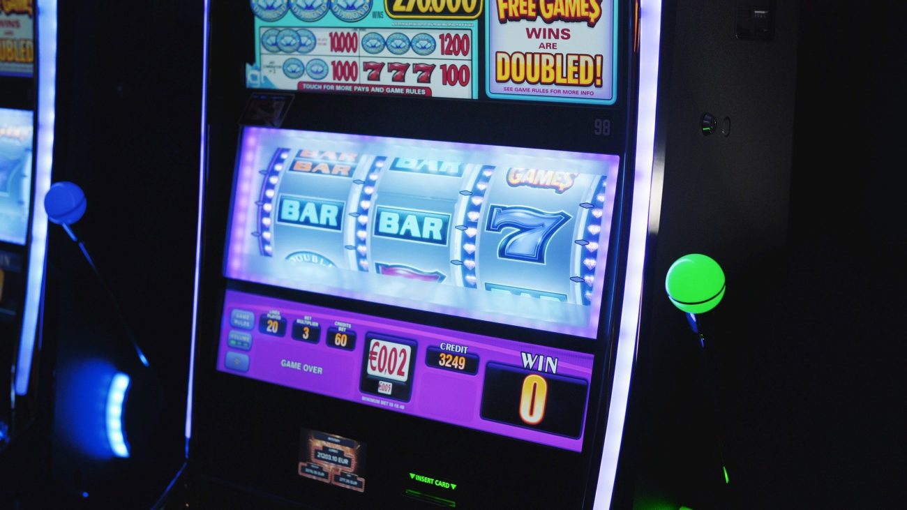 Party train monopoly slot machine