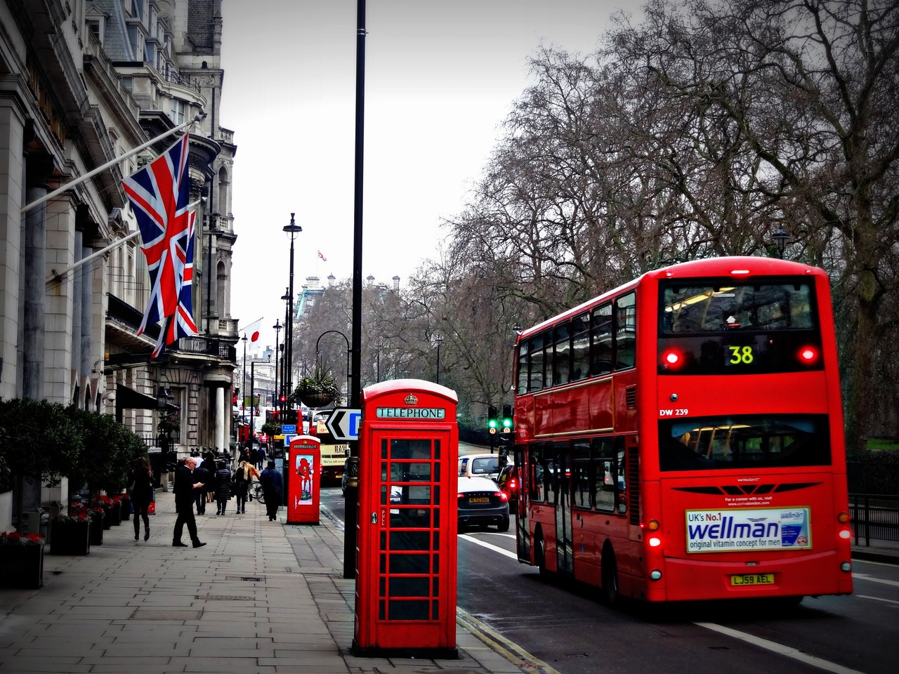 London bus and phonebox